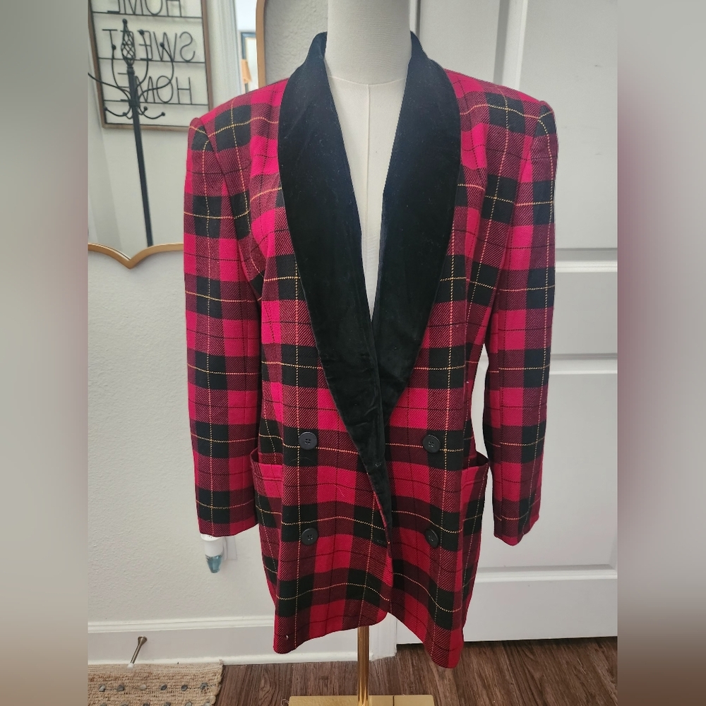 Vintage Plaid Wool Women's Jacket with Black Velvet Lapel